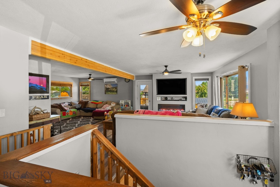 6045 Saddle Peak Way