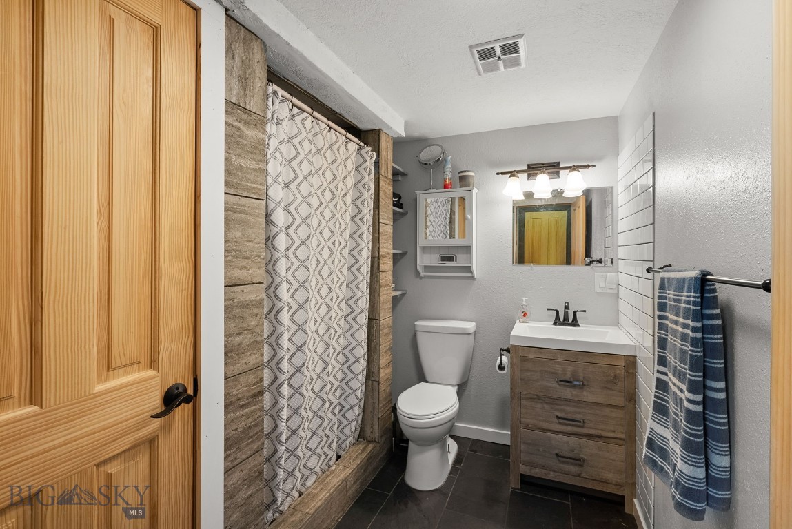 6045 Saddle Peak Way