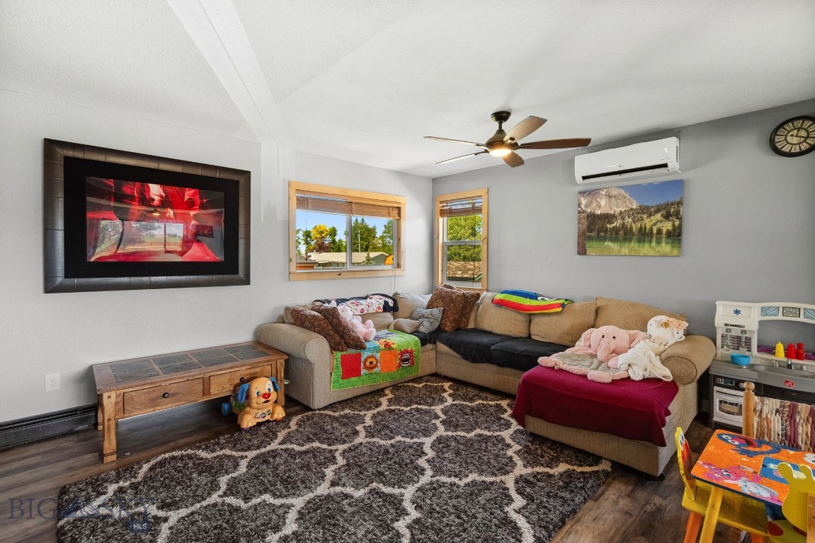 6045 Saddle Peak Way