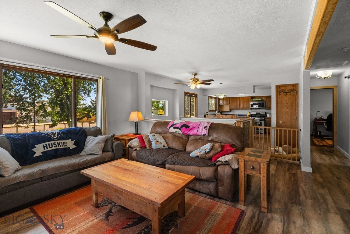 6045 Saddle Peak Way