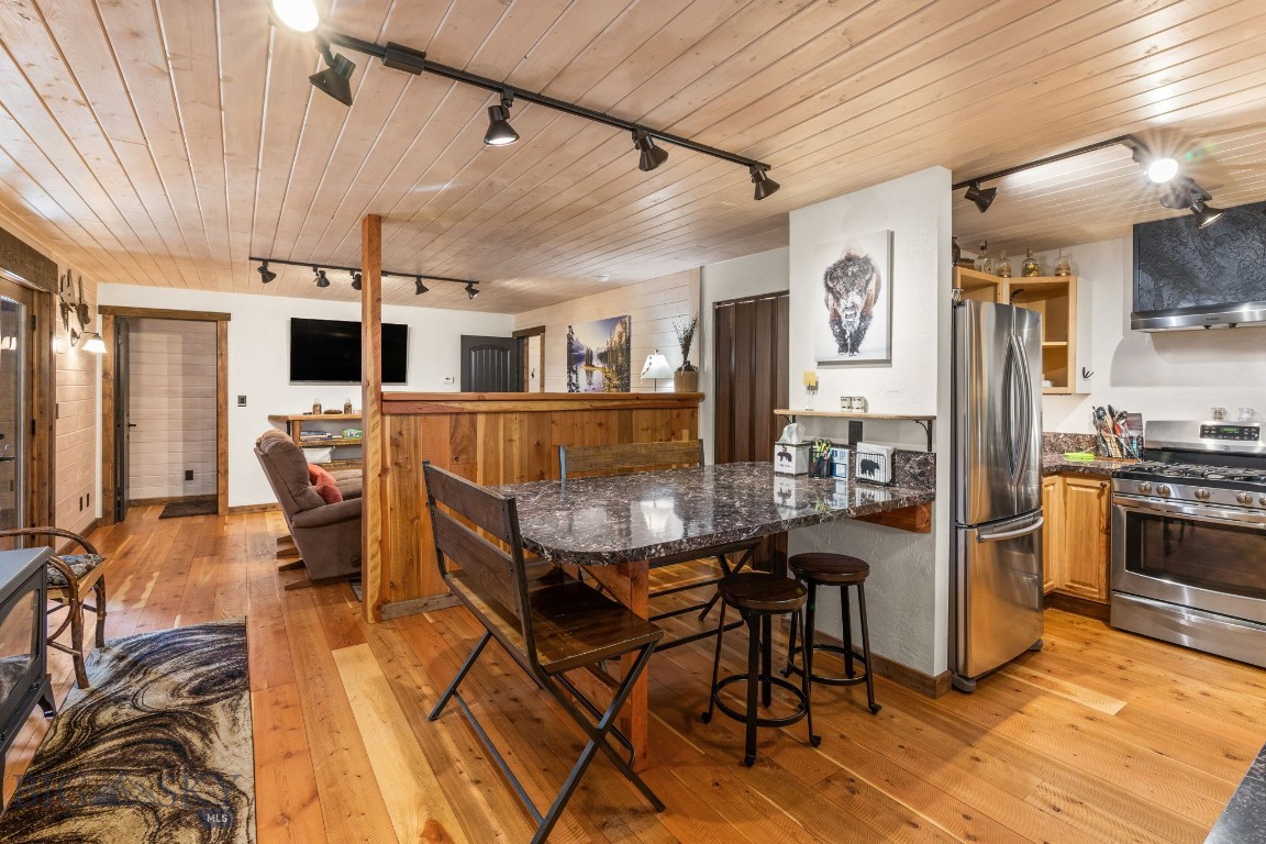 708 US Highway 212 W