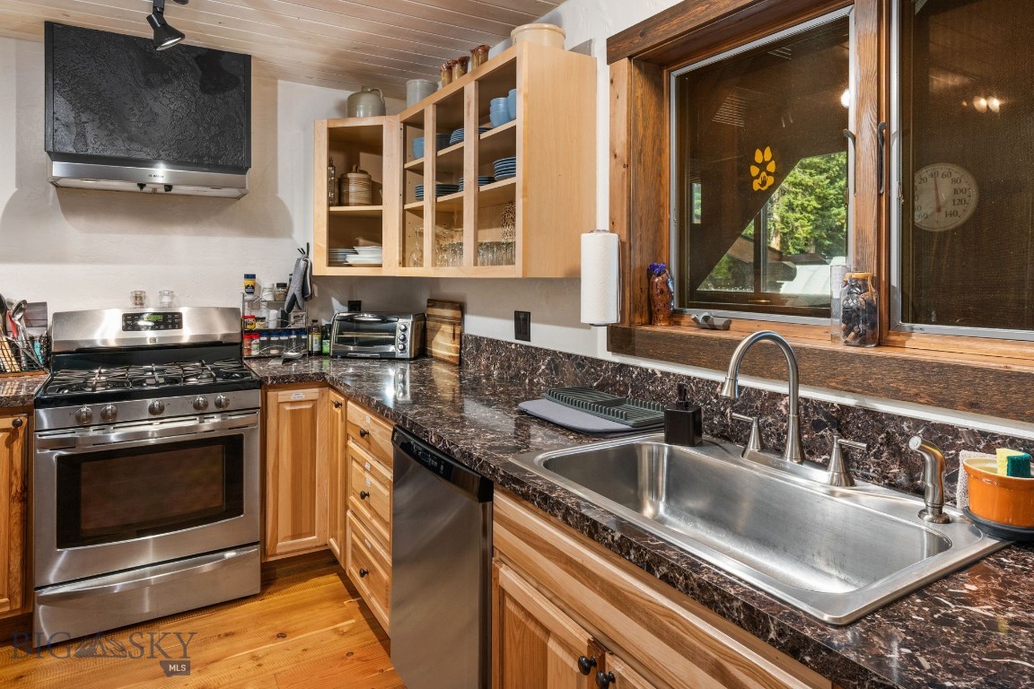 708 US Highway 212 W