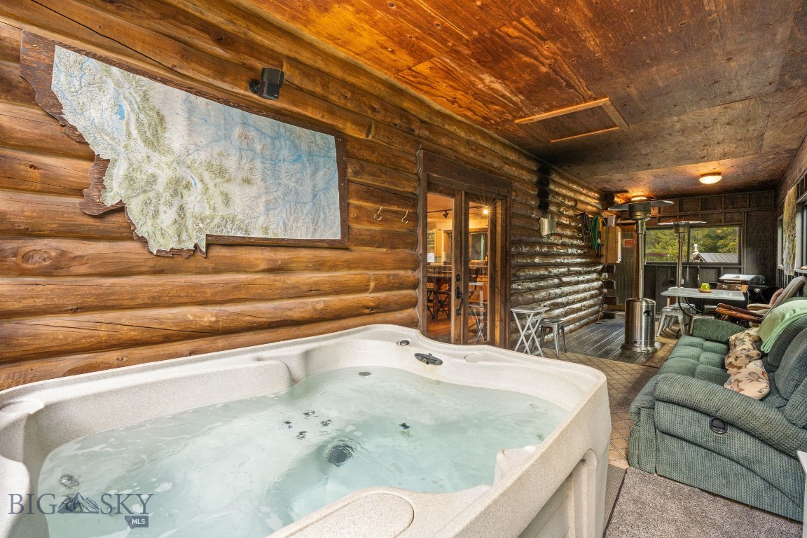 708 US Highway 212 W