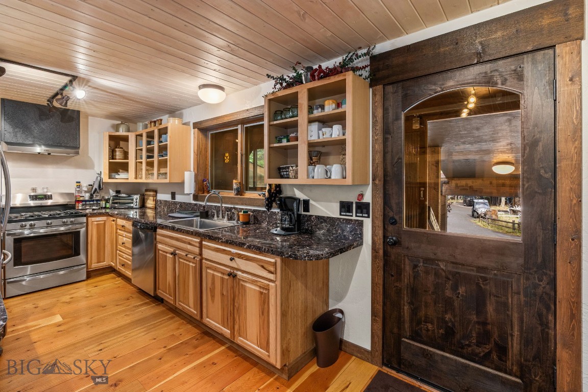 708 US Highway 212 W