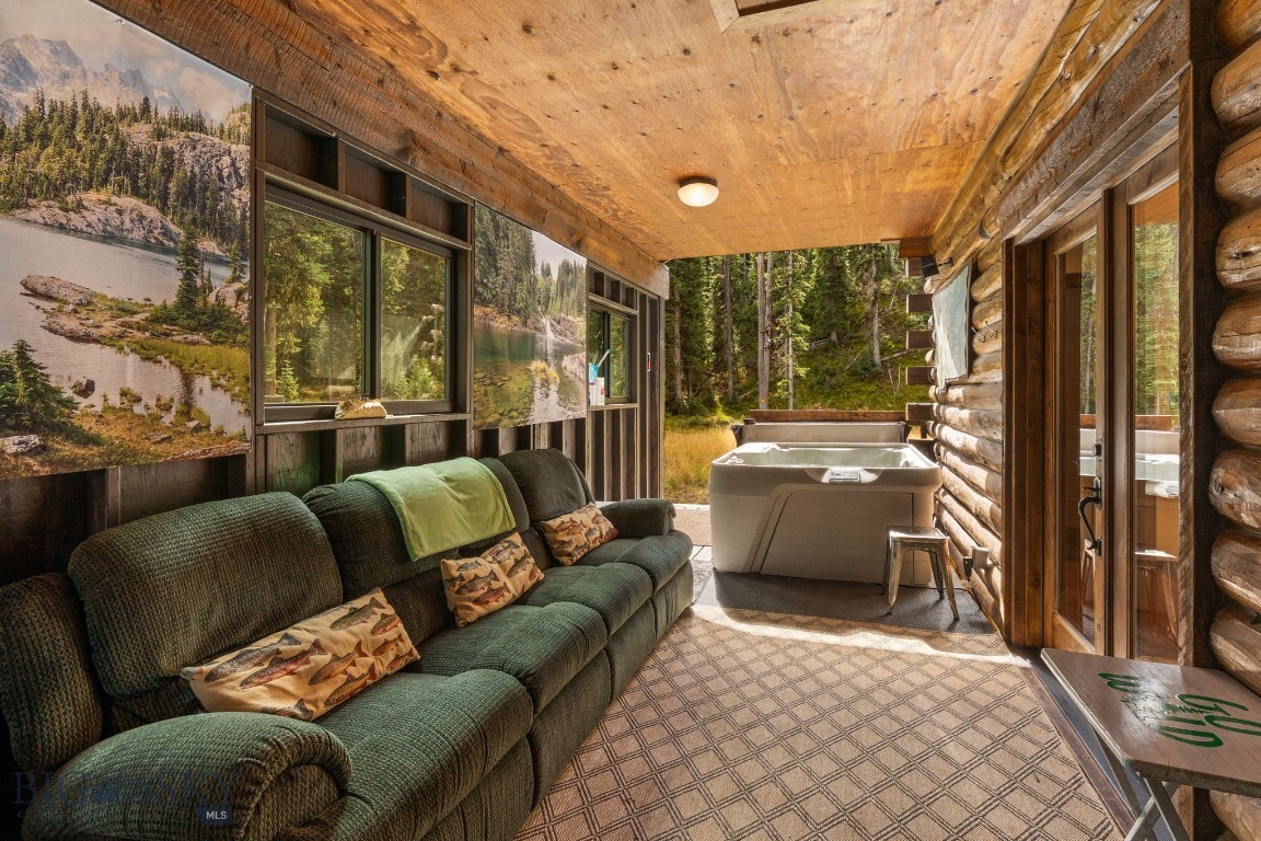 708 US Highway 212 W