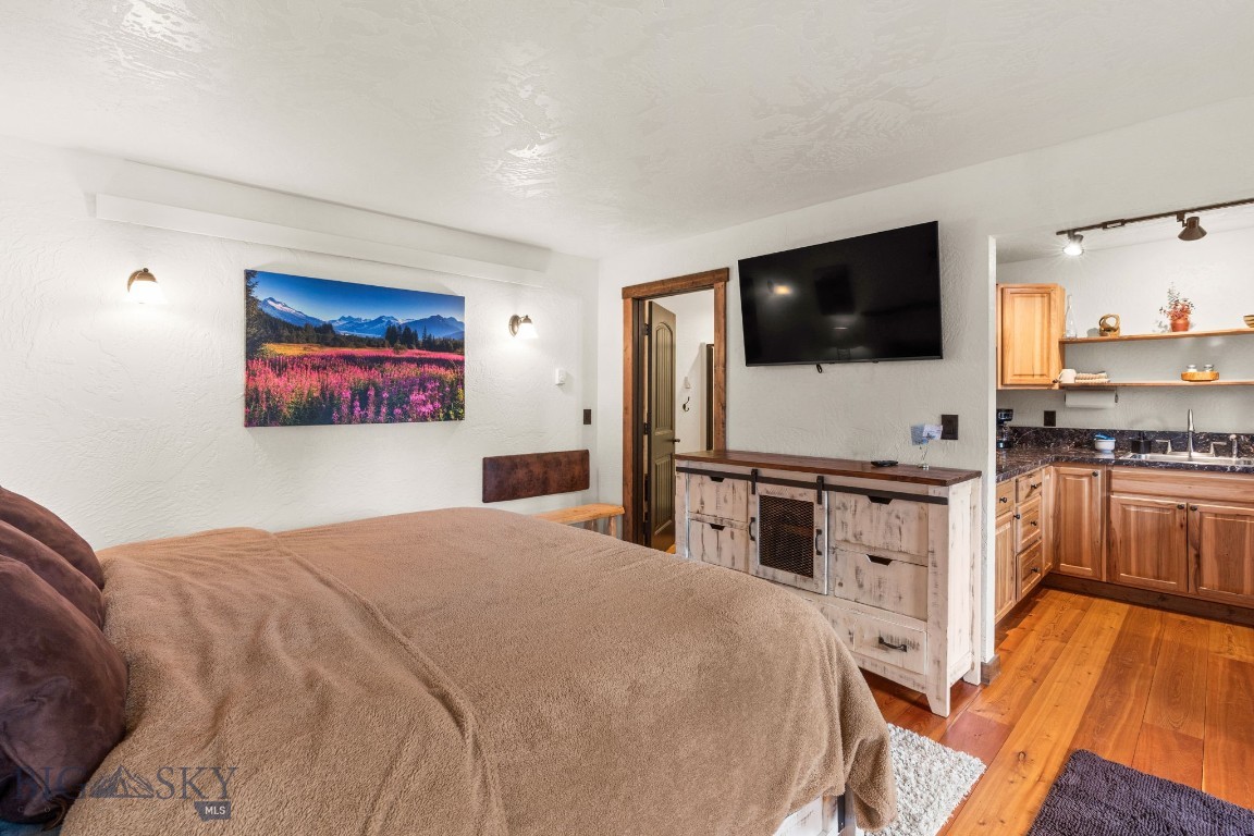 708 US Highway 212 W