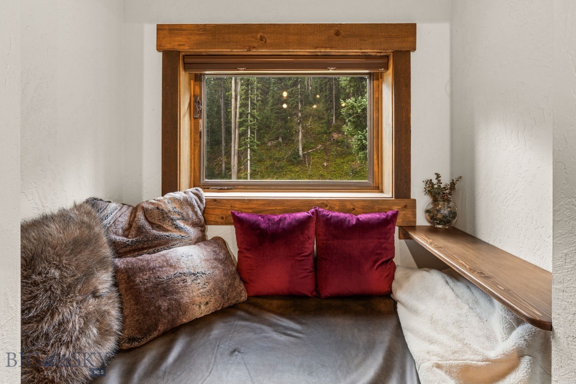 708 US Highway 212 W