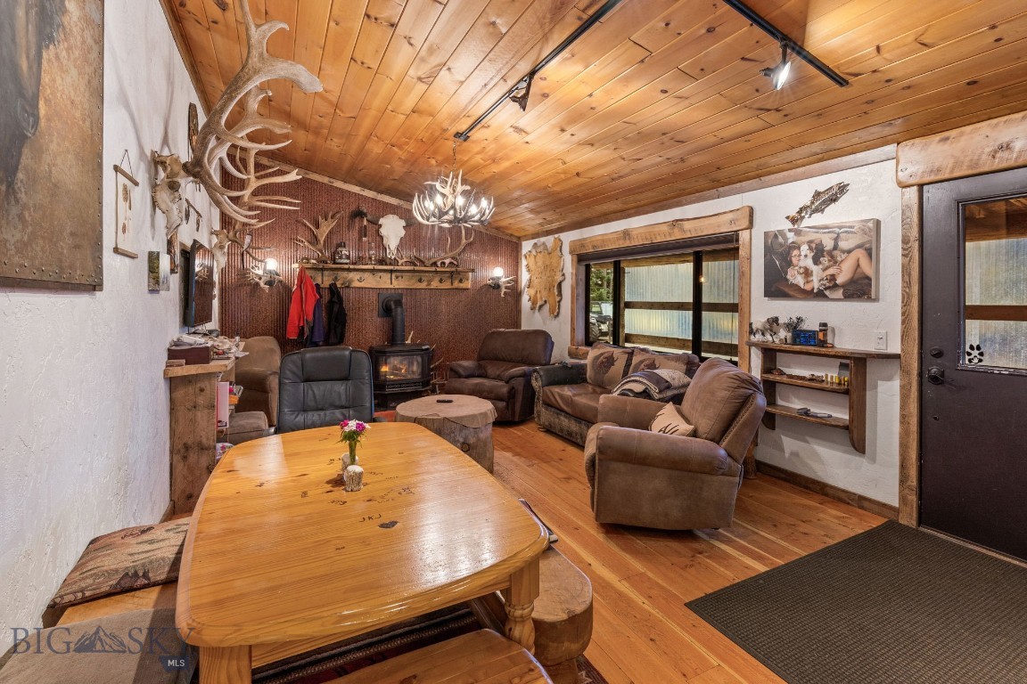 708 US Highway 212 W