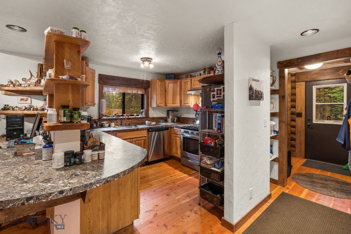 708 US Highway 212 W