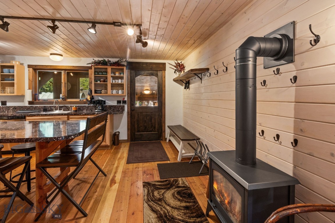 708 US Highway 212 W