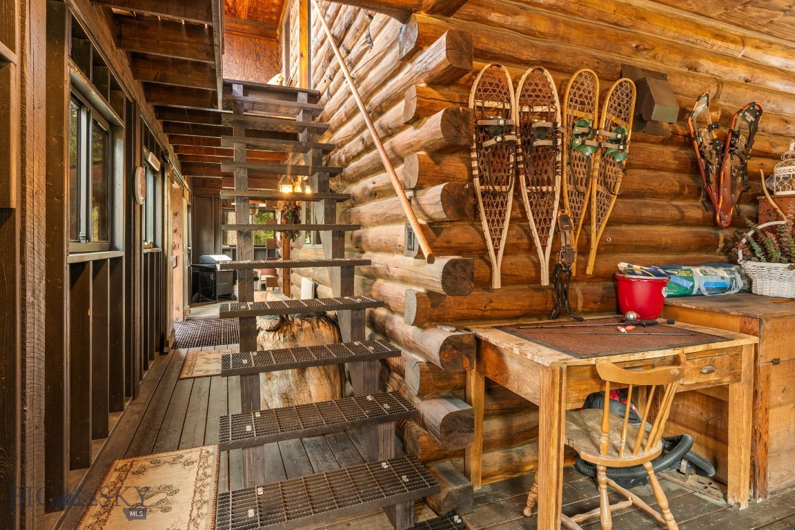 708 US Highway 212 W