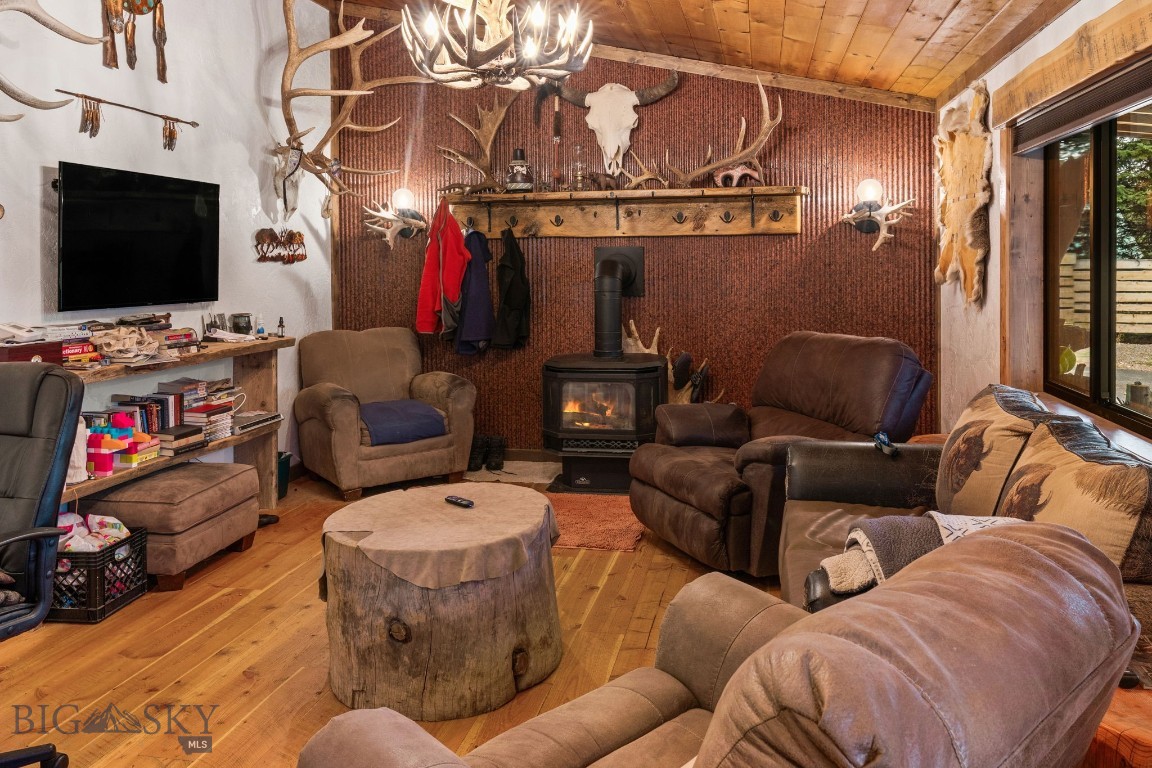 708 US Highway 212 W