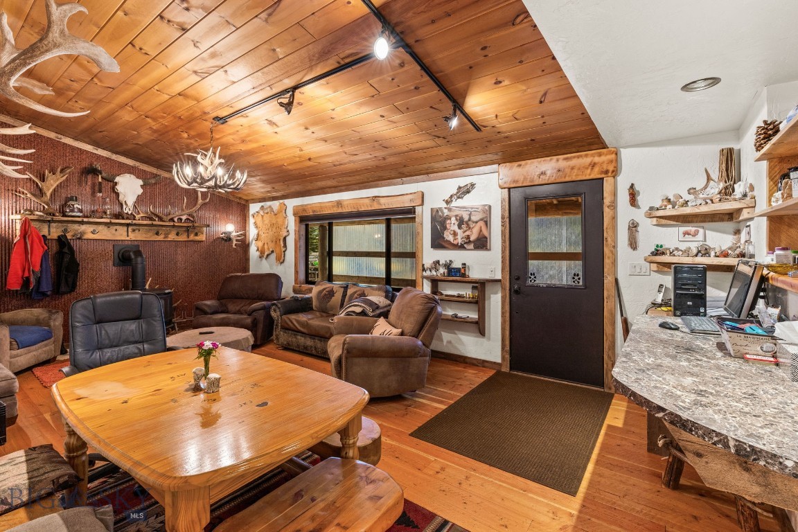 708 US Highway 212 W