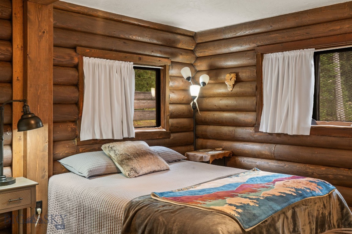 708 US Highway 212 W