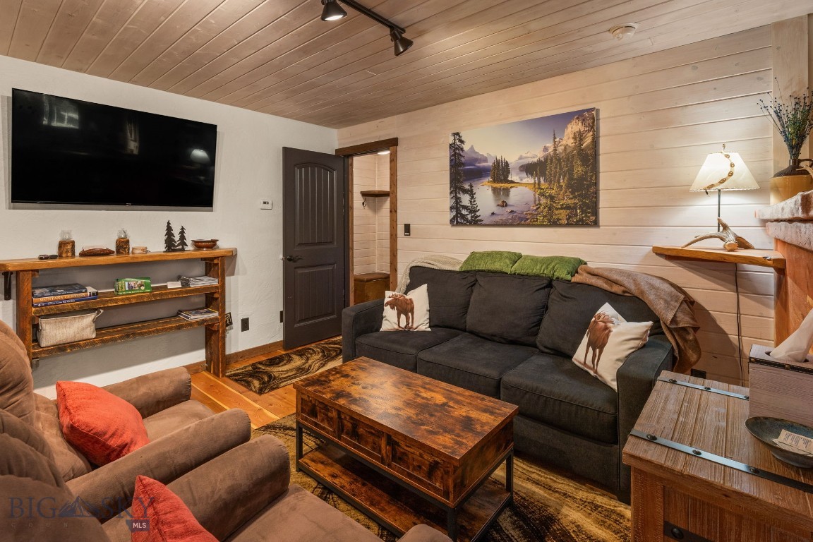 708 US Highway 212 W