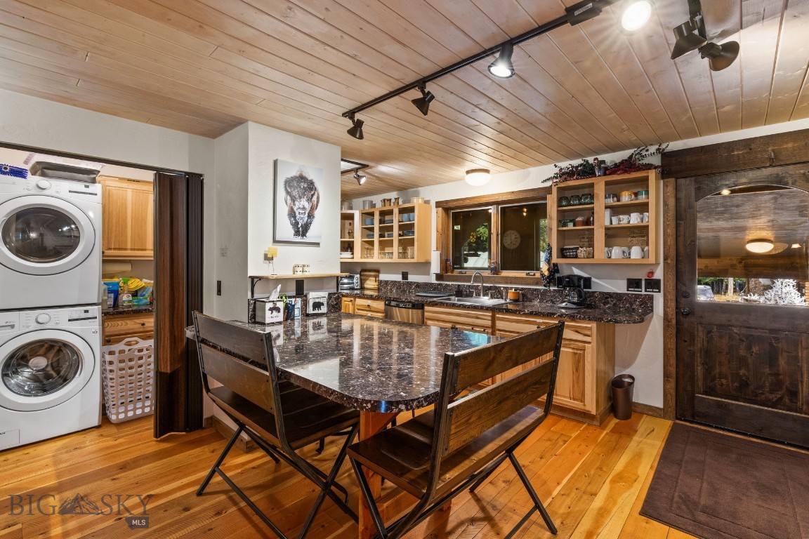 708 US Highway 212 W