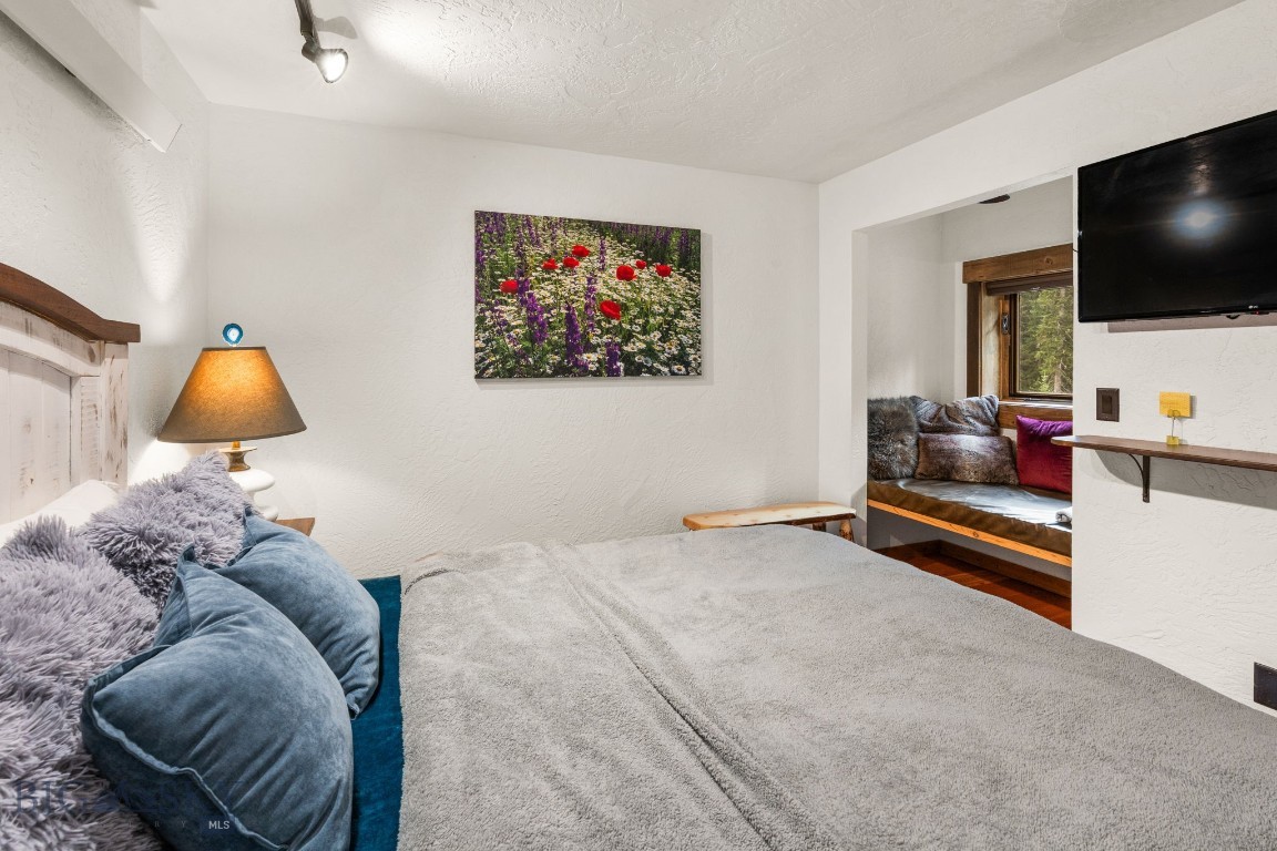 708 US Highway 212 W