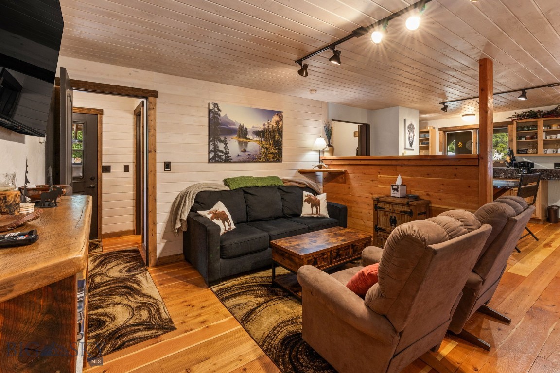 708 US Highway 212 W