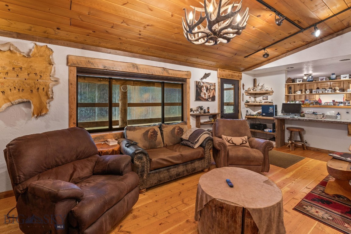 708 US Highway 212 W