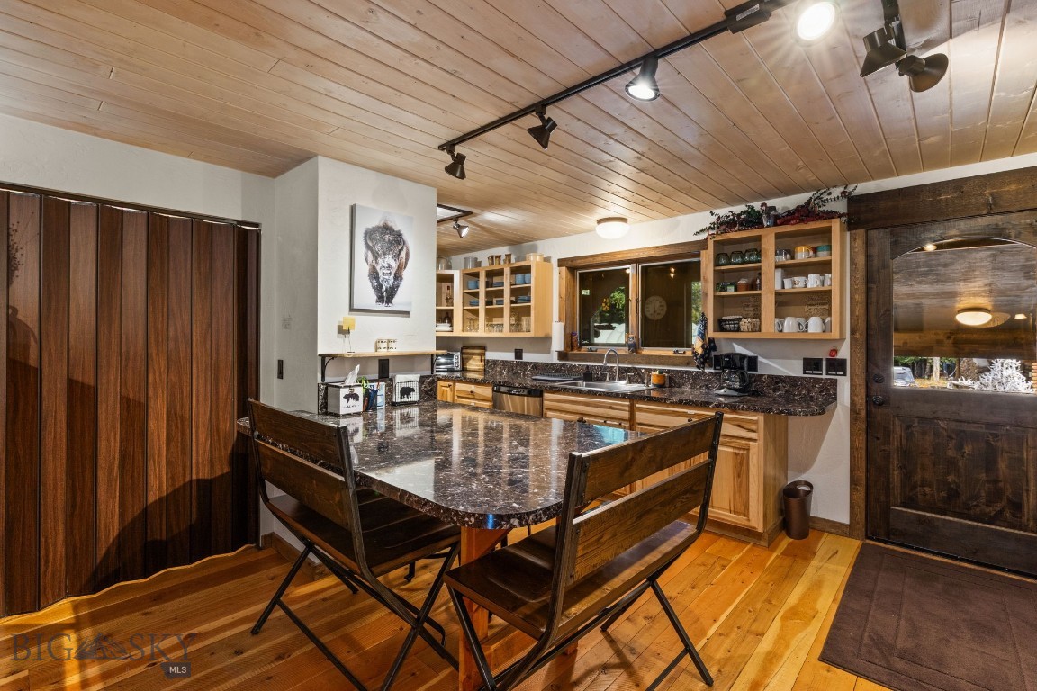 708 US Highway 212 W