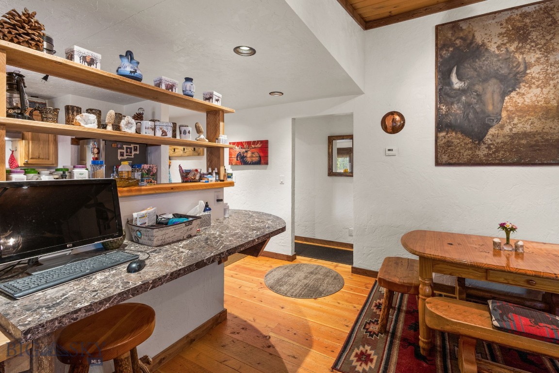 708 US Highway 212 W