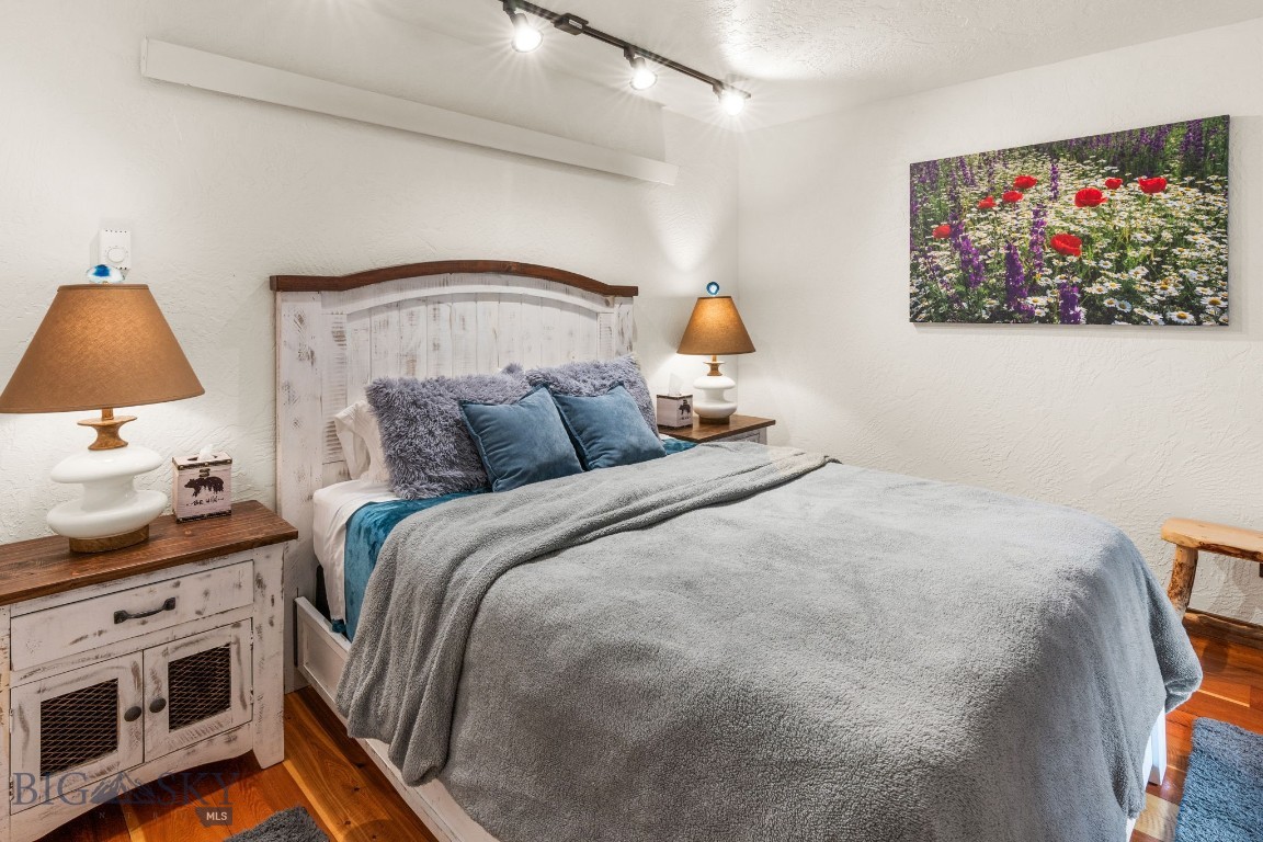 708 US Highway 212 W