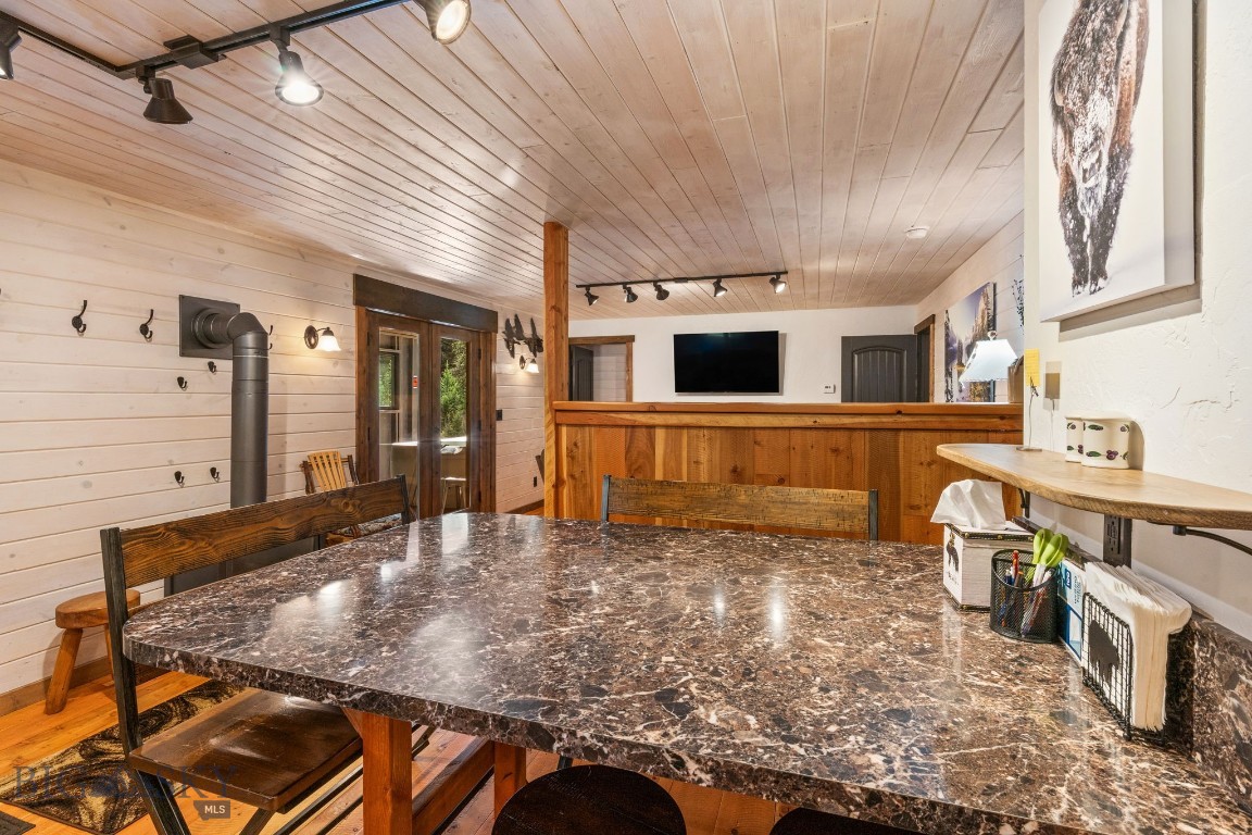 708 US Highway 212 W