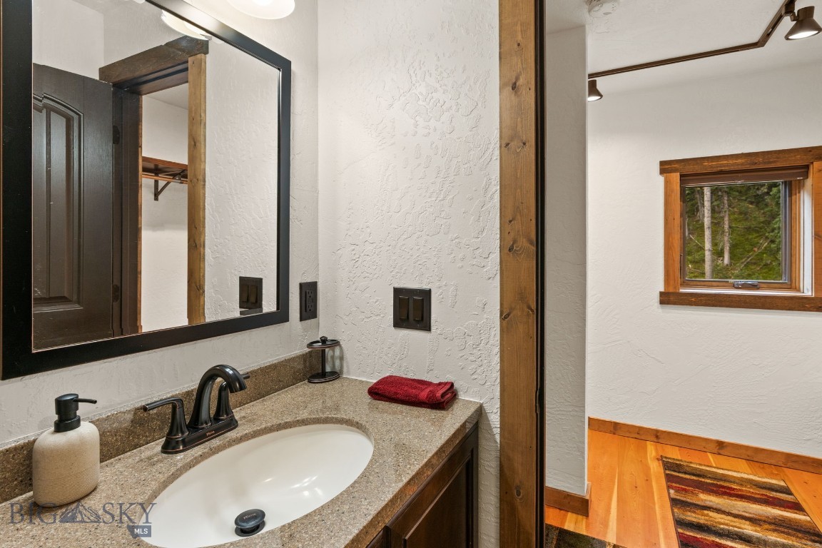 708 US Highway 212 W