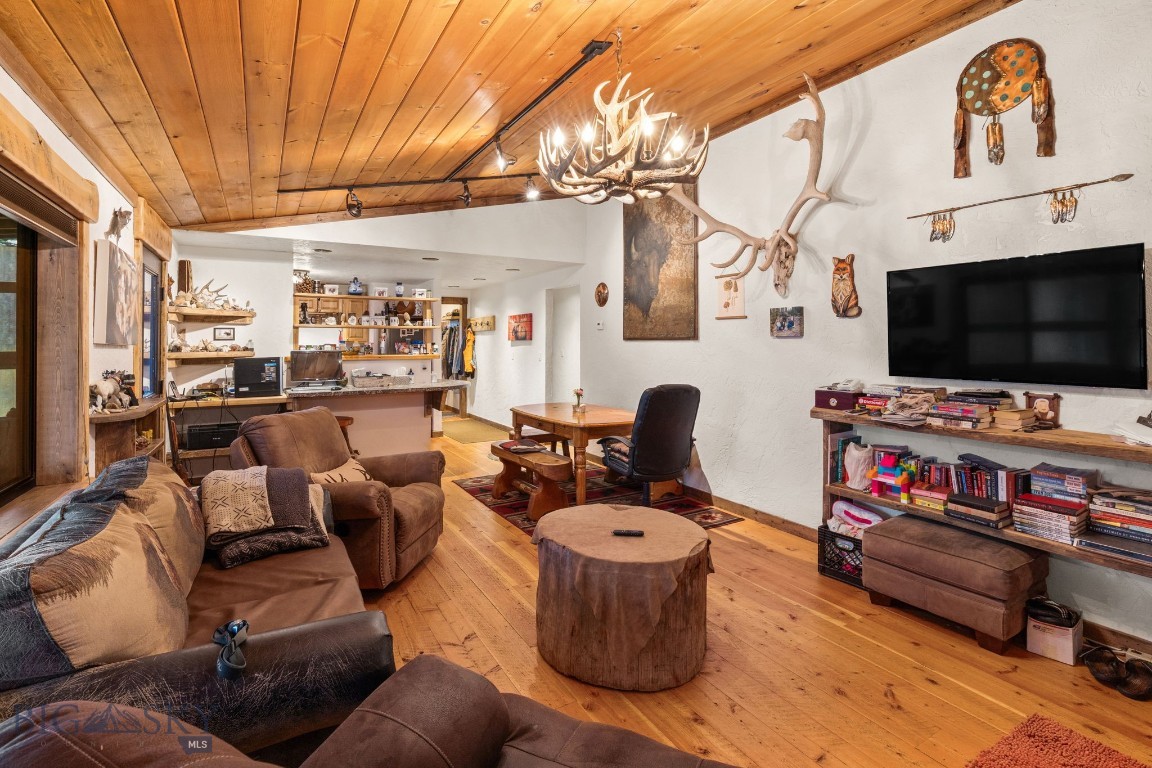 708 US Highway 212 W