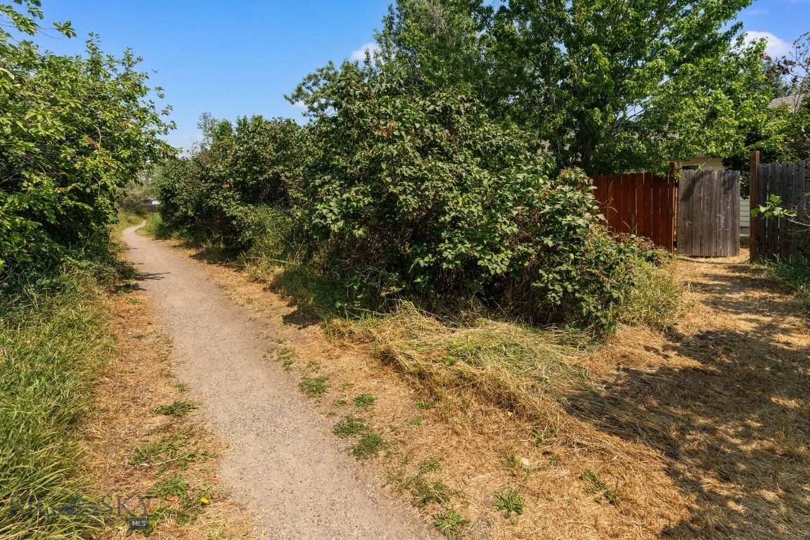 221 Virginia Way