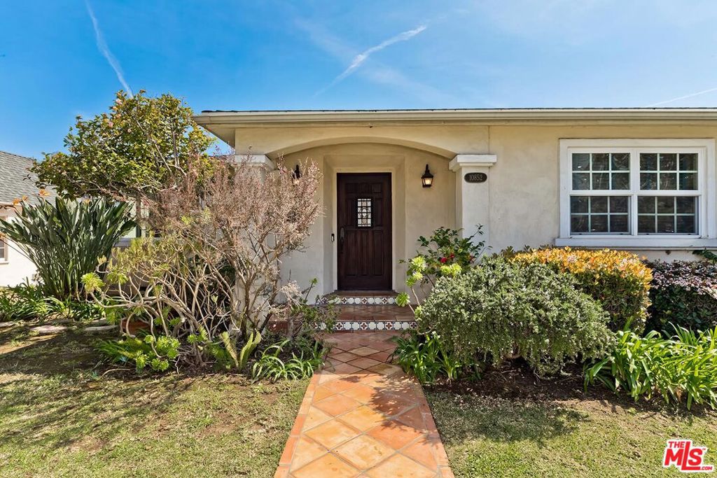 10852 Wellworth Avenue