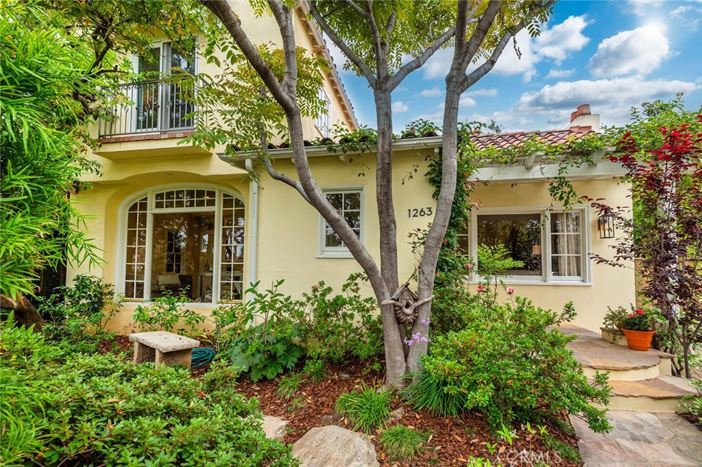 1263 Woodruff Avenue