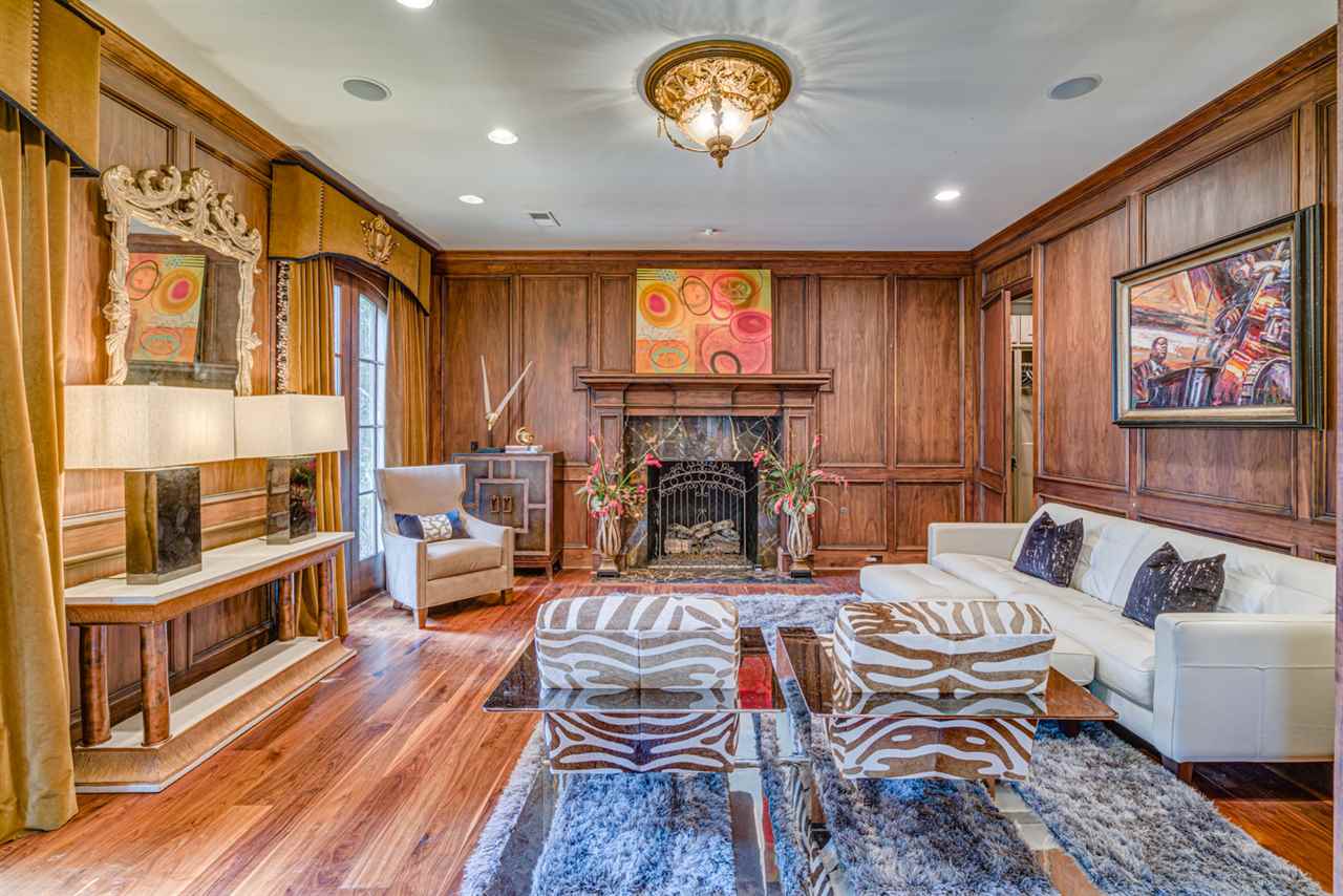 6005 WILD OAKS DR