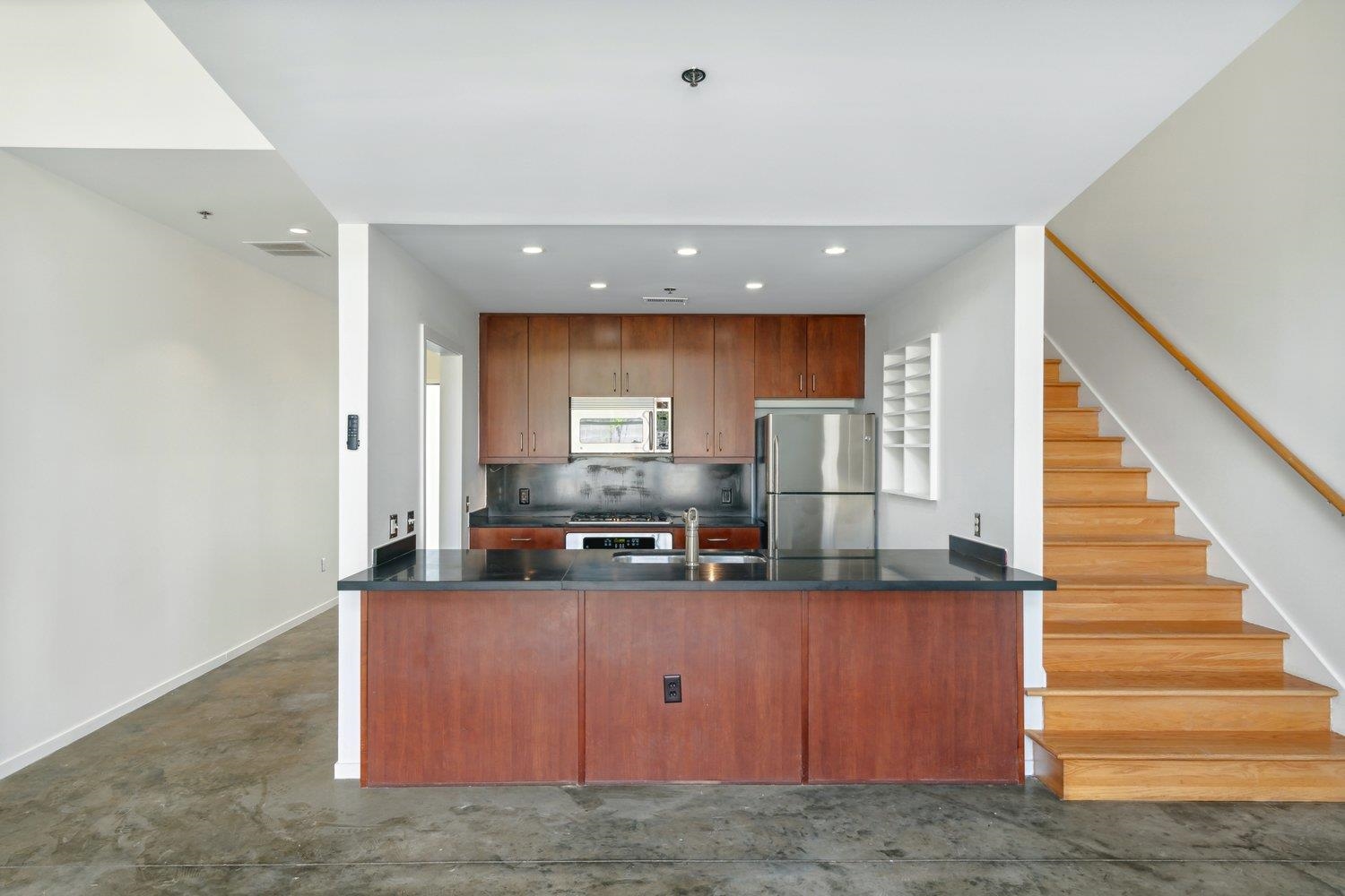 415 S FRONT ST Unit: 103