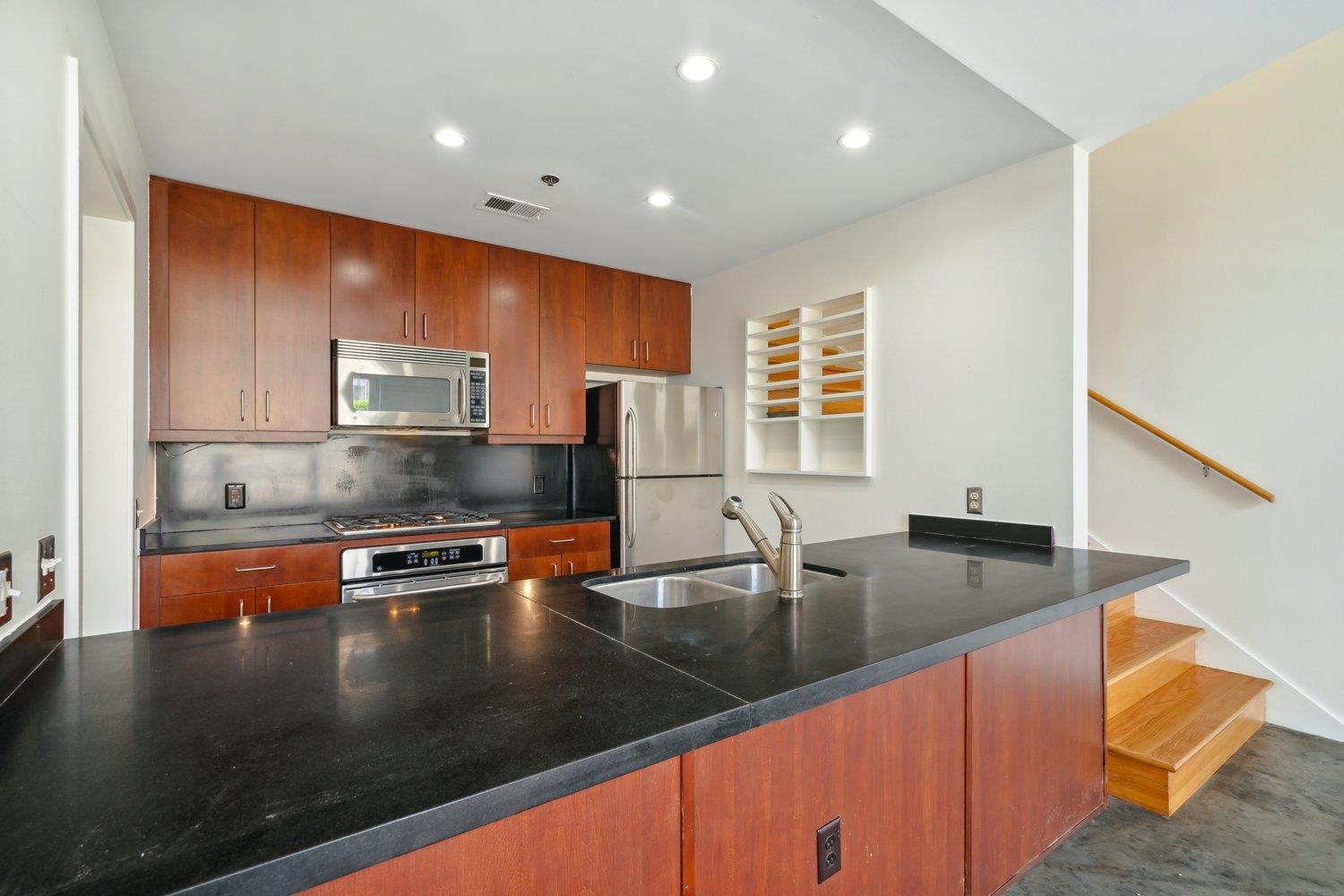 415 S FRONT ST Unit: 103