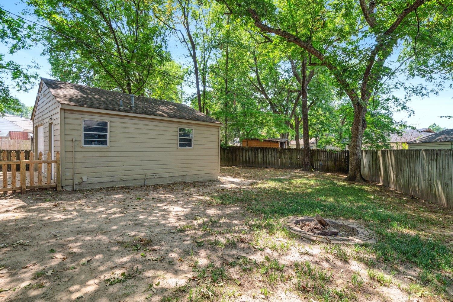 3827 VERNON AVE