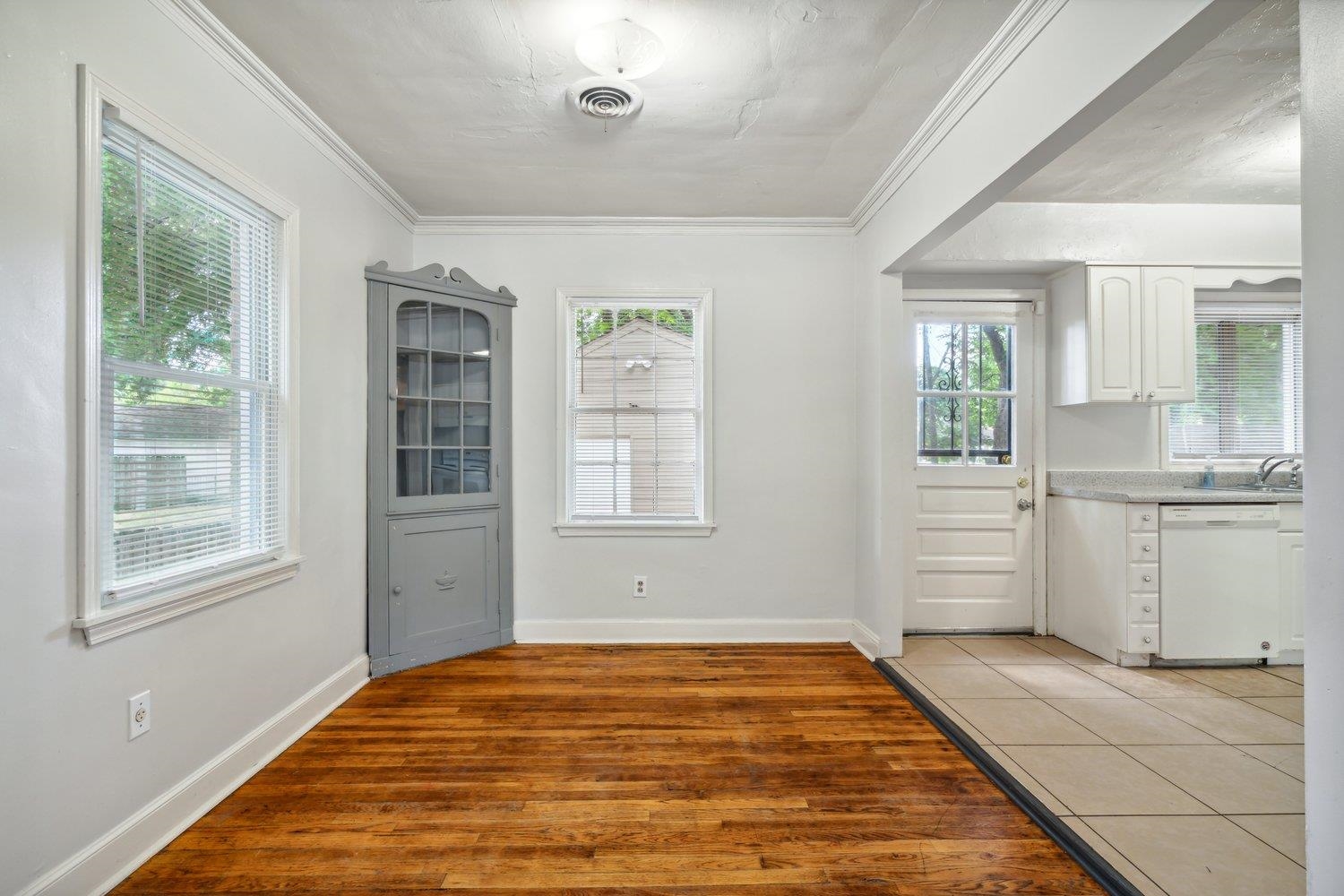 3827 VERNON AVE