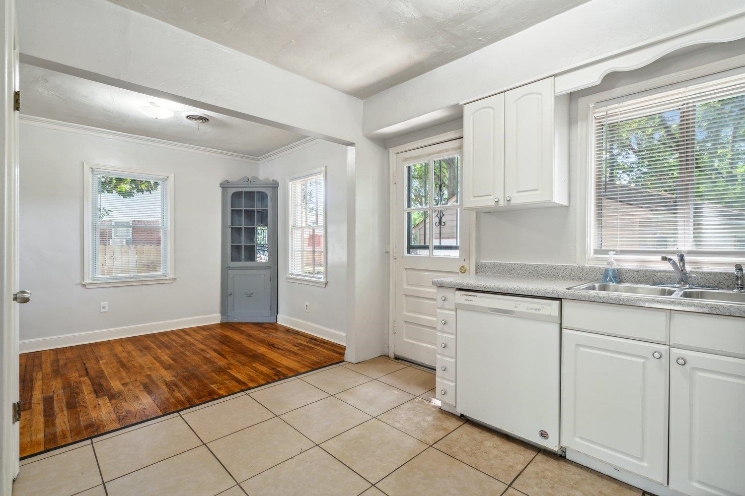 3827 VERNON AVE