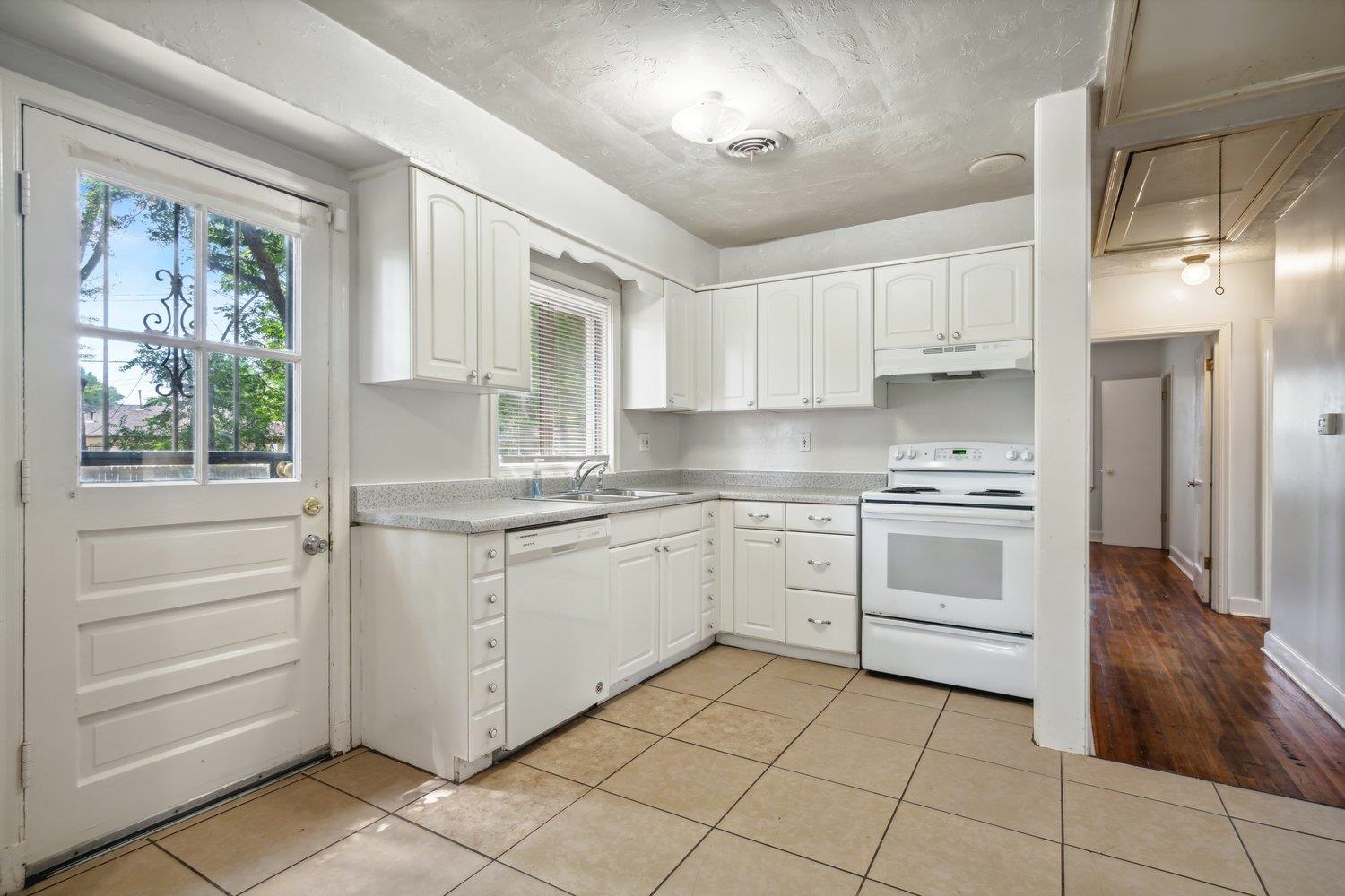 3827 VERNON AVE