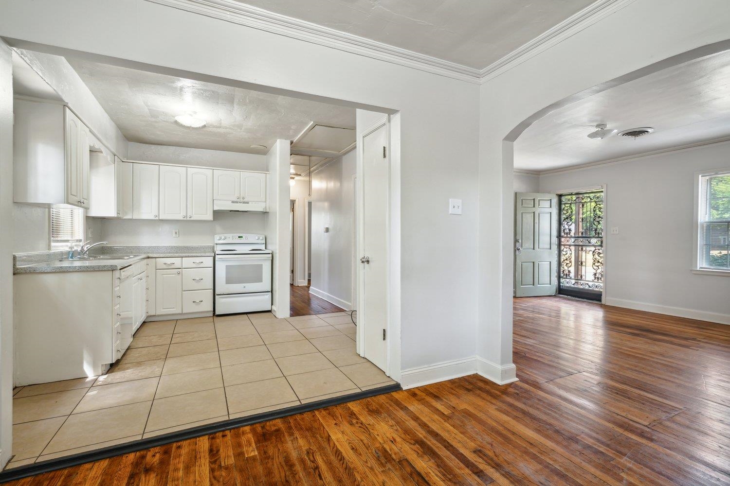 3827 VERNON AVE