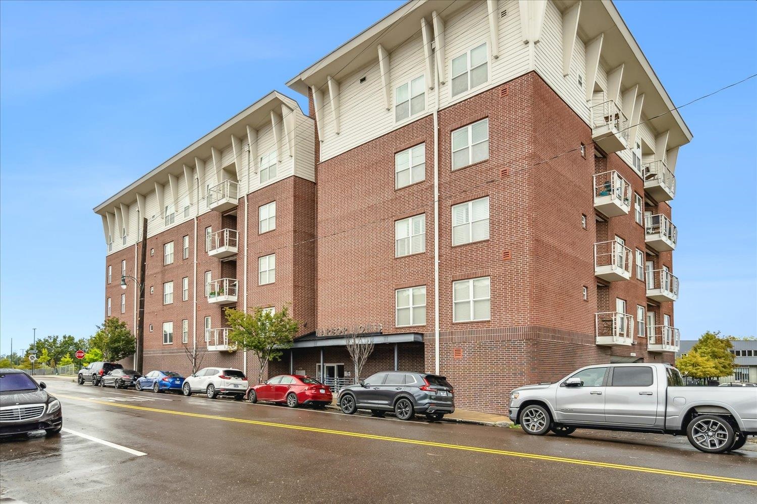 426 N FRONT ST N Unit: 302