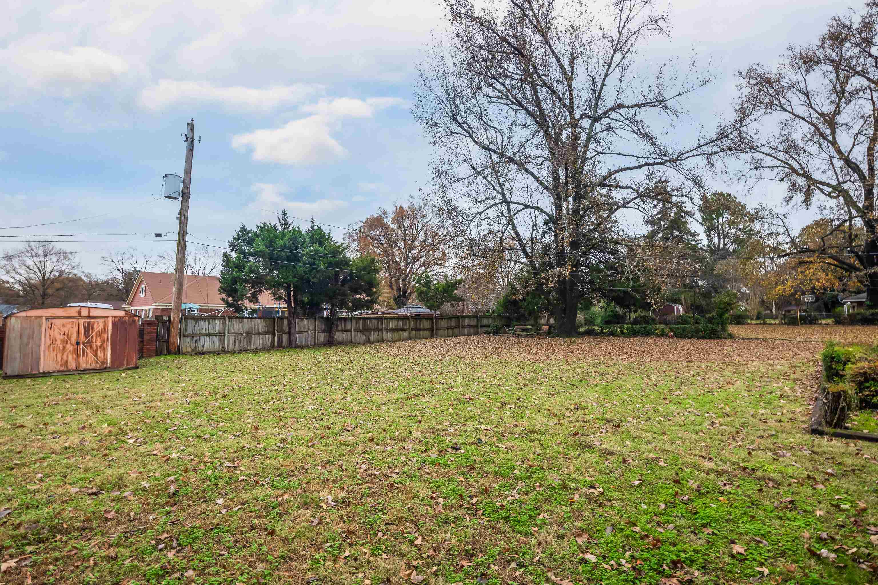 5090 WOODBINE DR