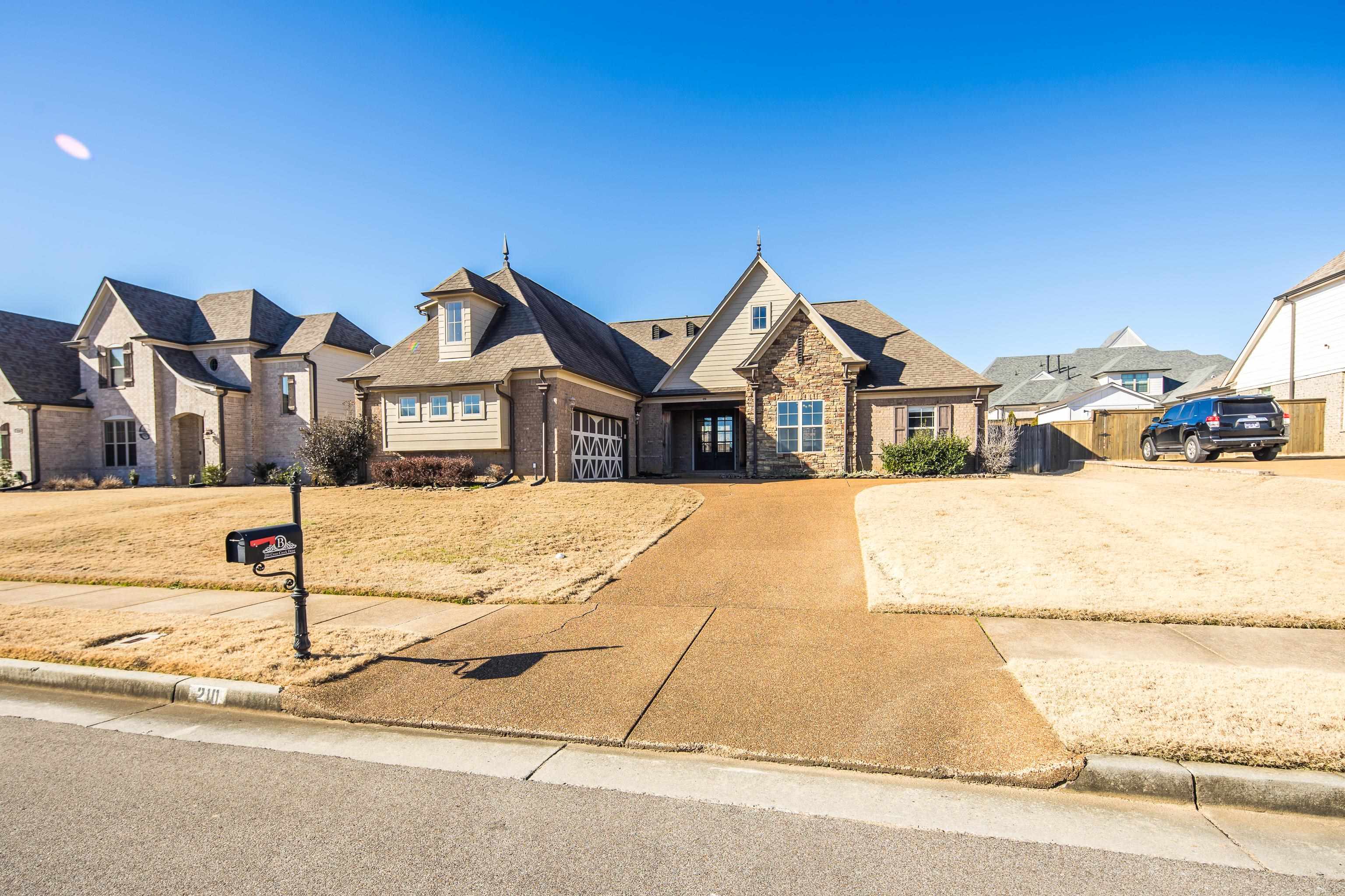 210 CROSS CREEK DR