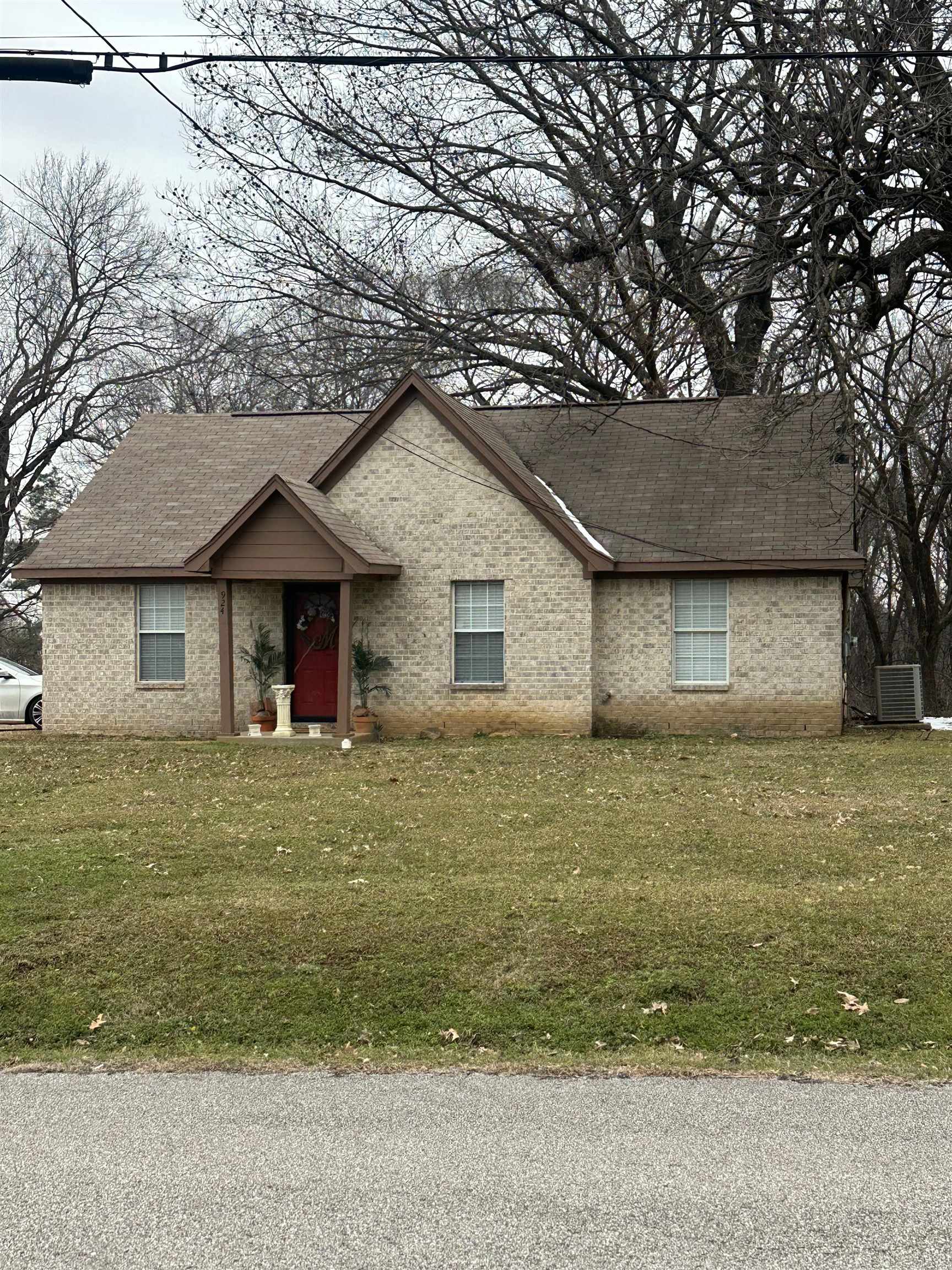 924 N BALL RD