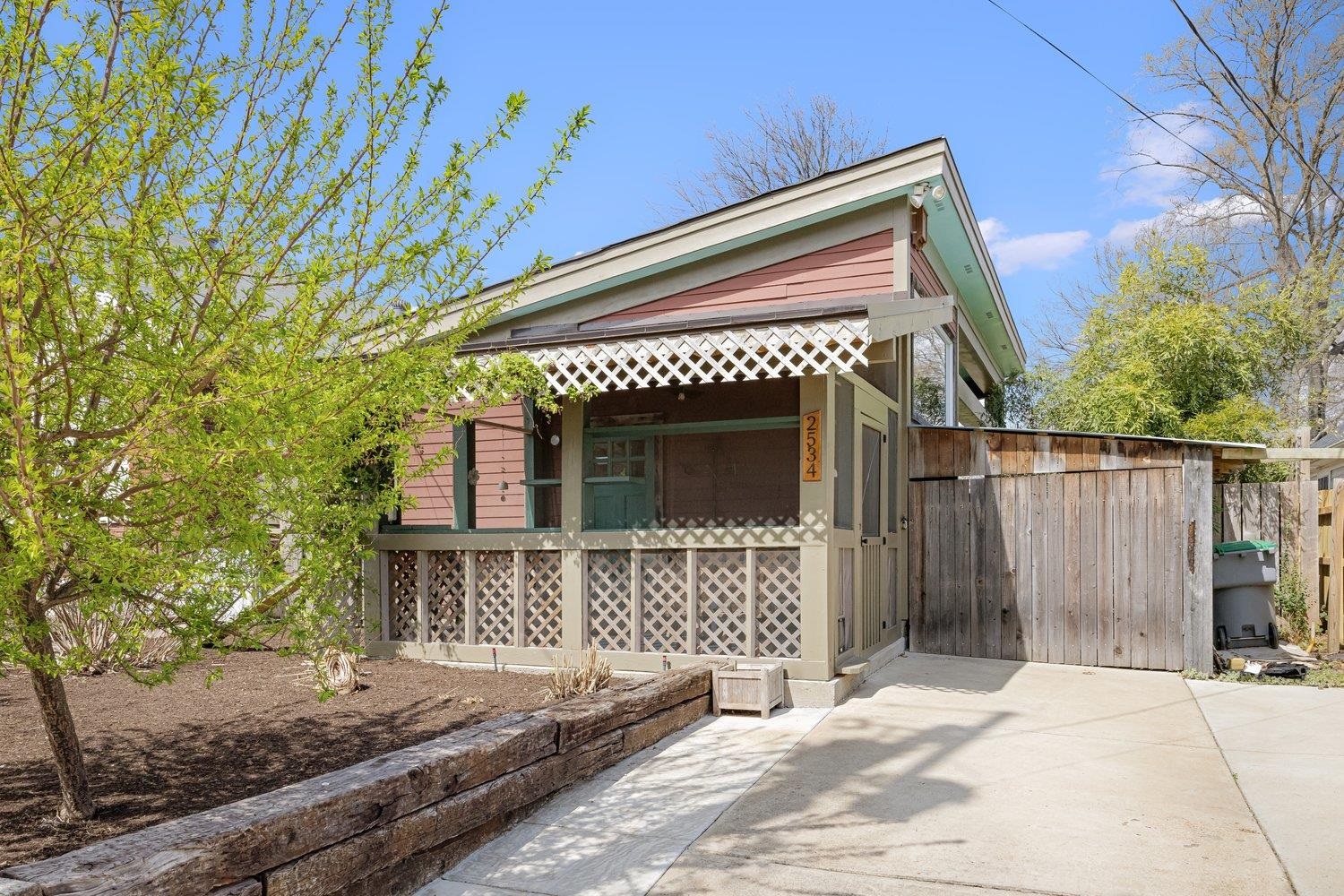 2534 OXFORD AVE