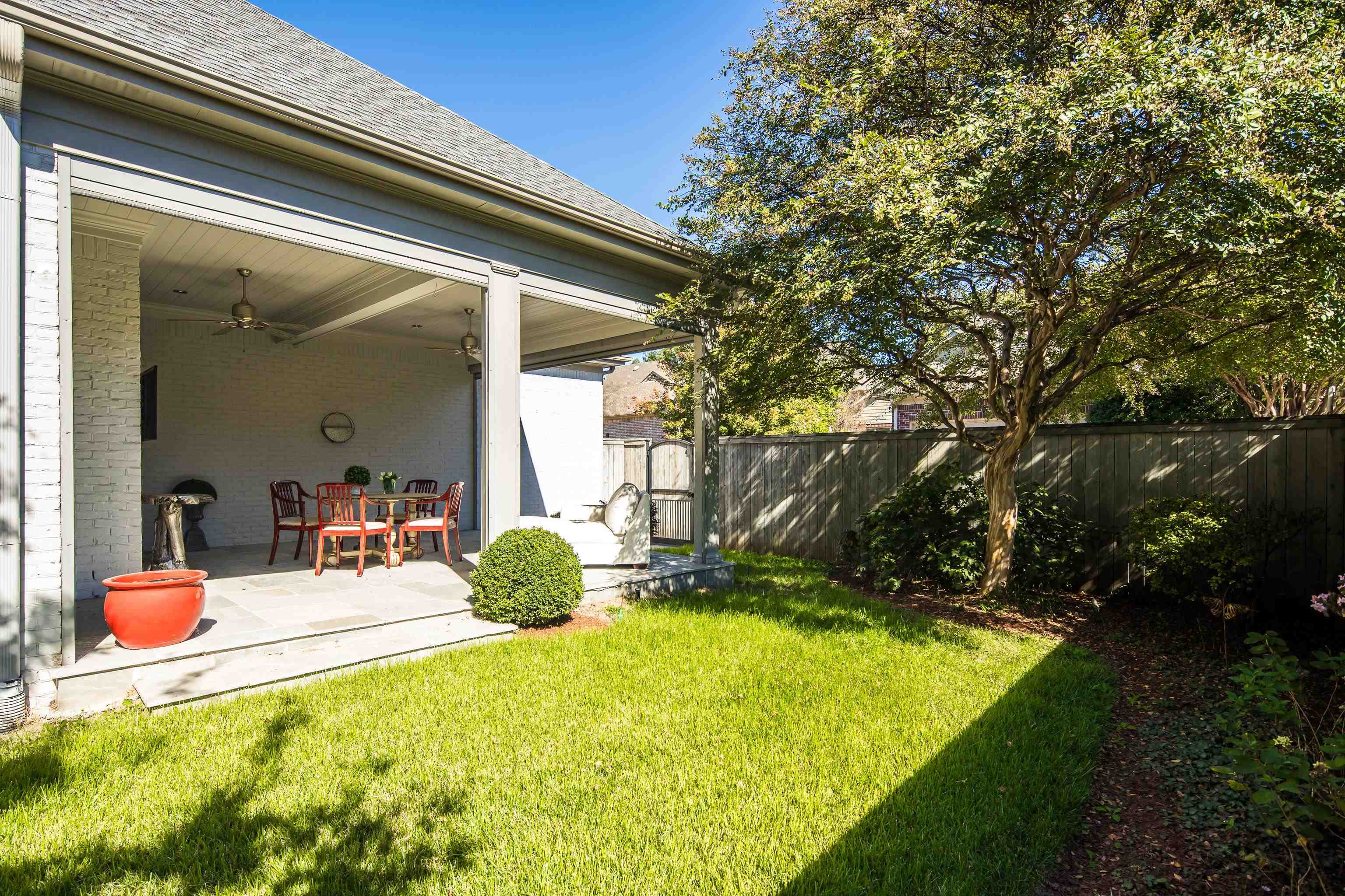 220 N WHITE STATION RD