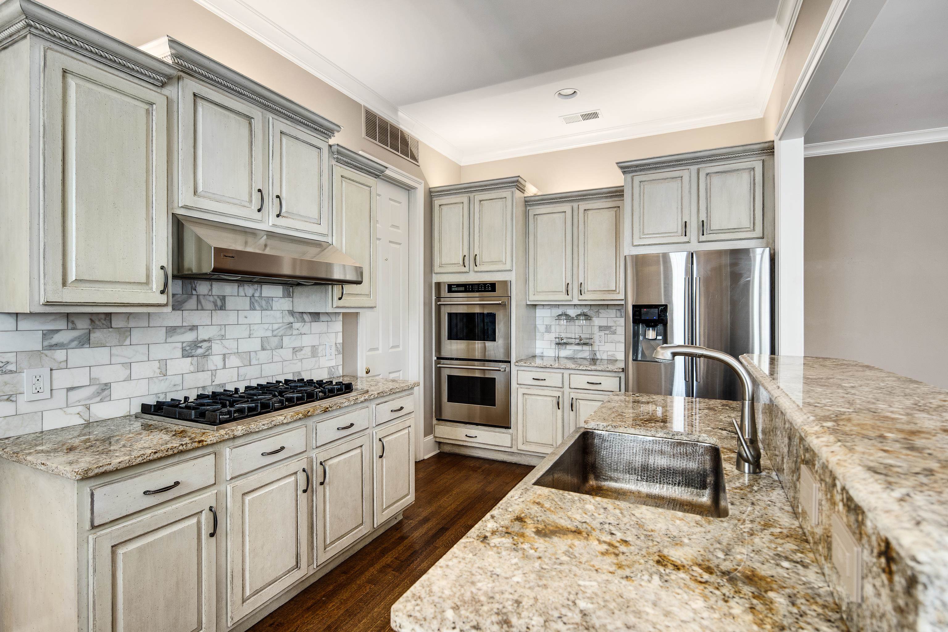 220 N WHITE STATION RD