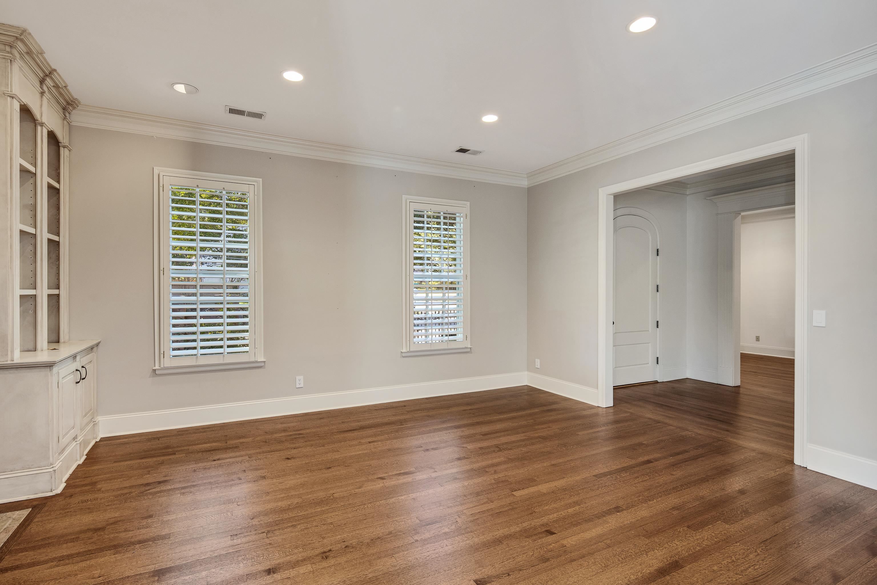 220 N WHITE STATION RD