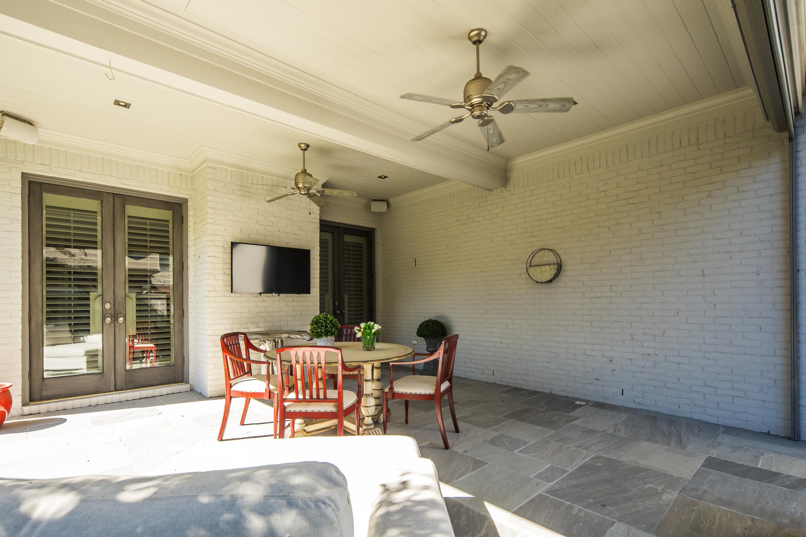 220 N WHITE STATION RD