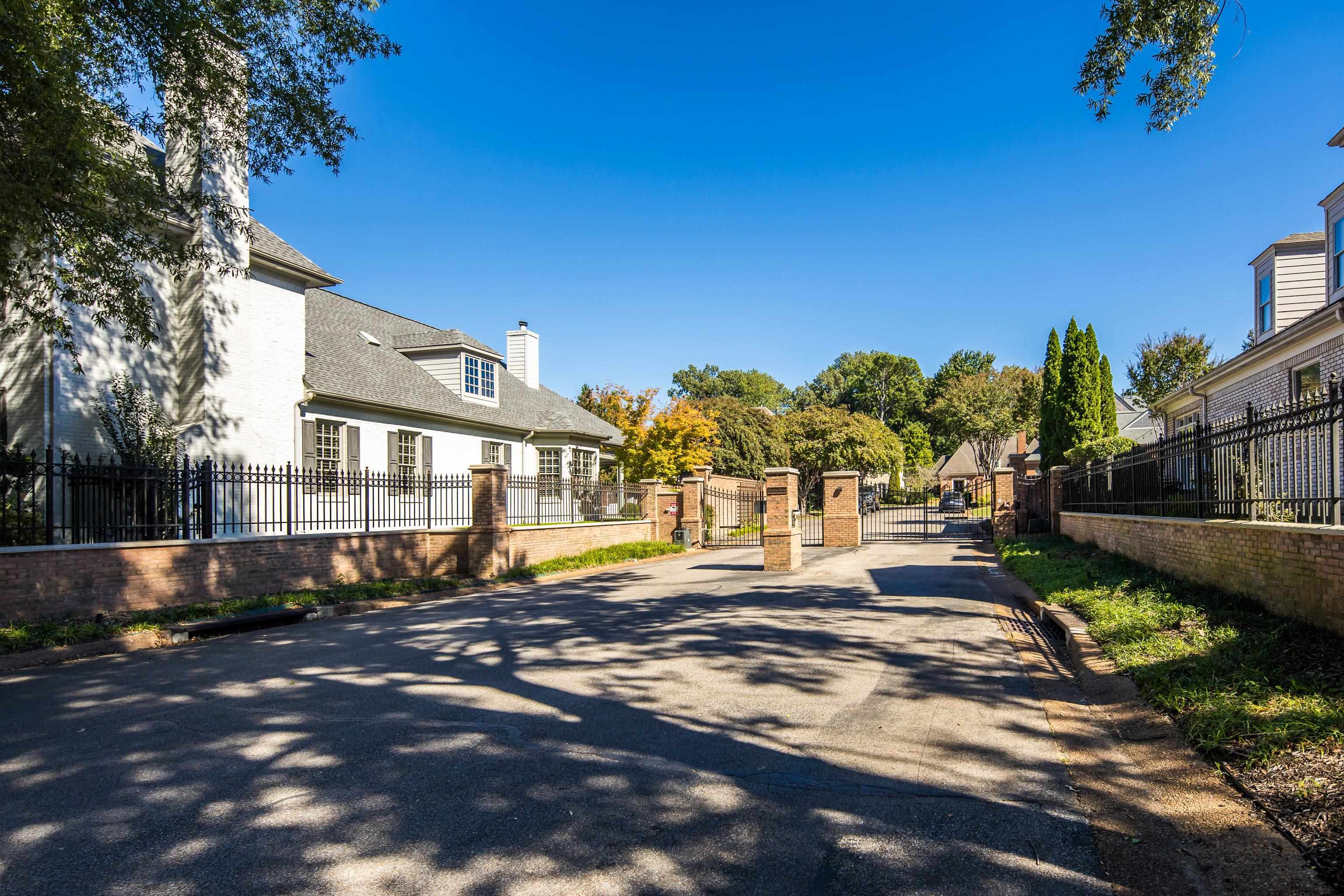 220 N WHITE STATION RD